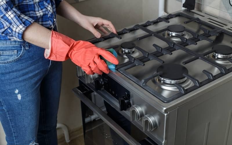 cleaning a gas oven and gas stove top