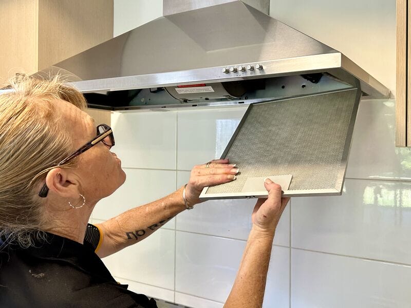 removing the rangehood filters