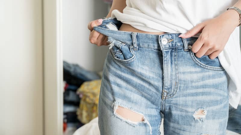 woman wearing denim pants that is too big