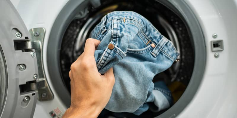 Putting Jeans into the washing machine