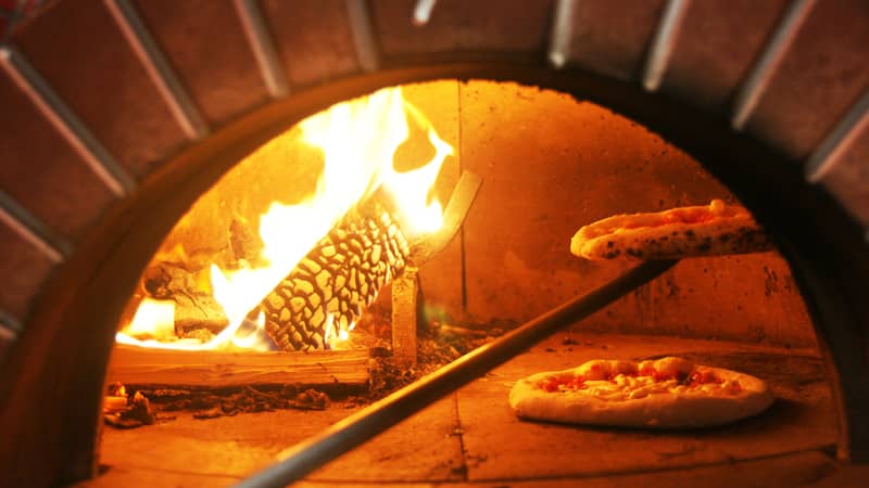 Neapolitan pizza in a wood stove